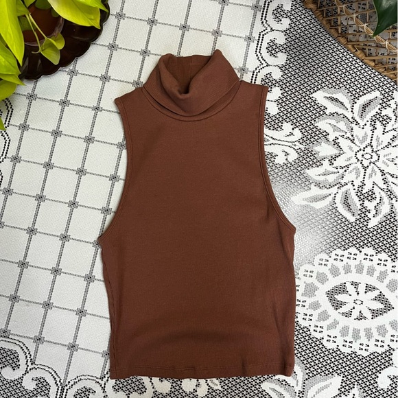 Zara sleeveless cropped turtle neck - Picture 1 of 3